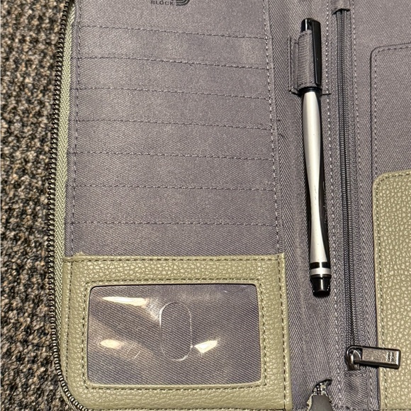 Travel Wallet - Picture 3 of 5